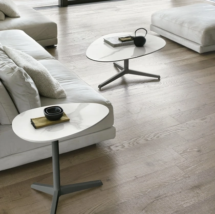 Tavolino Elica con top in gres porcellanato e struttura in metallo verniciato di Target Point