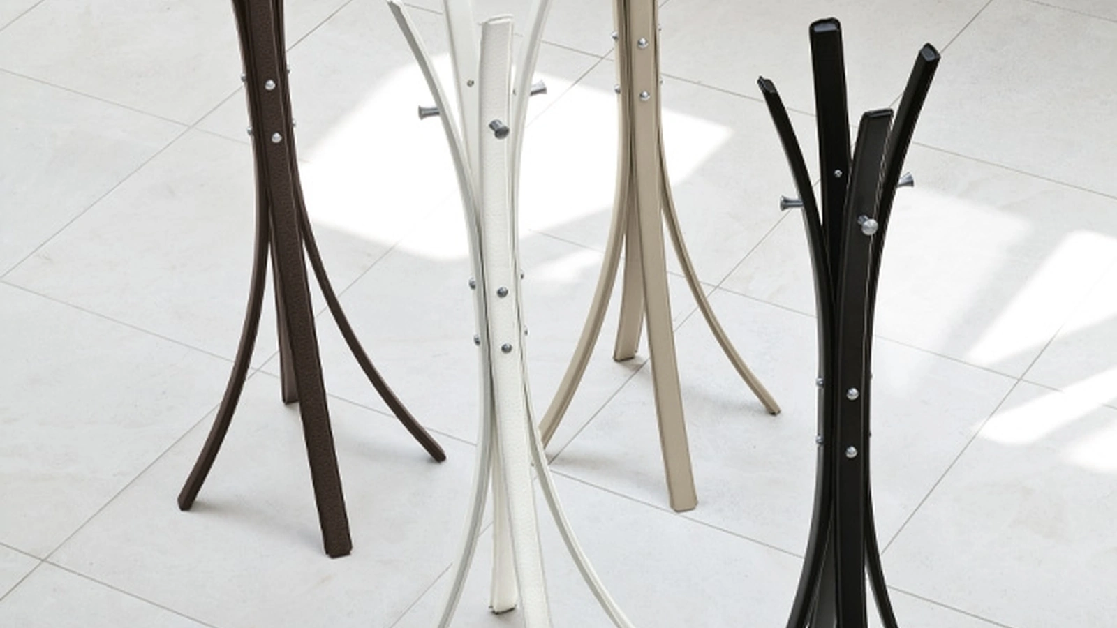 Appendiabiti Stick in metallo rivestito in cuoio di Target Point