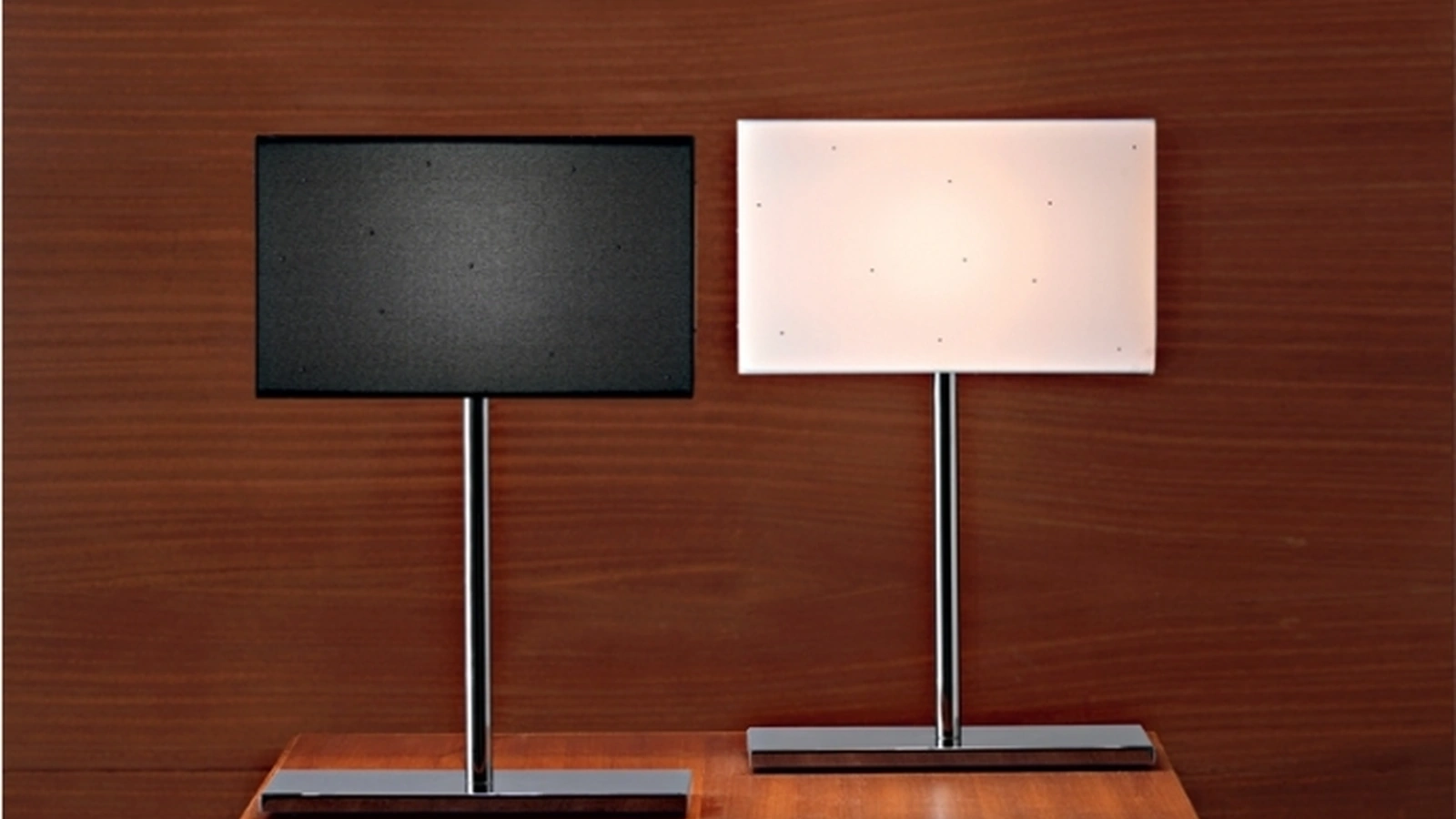 Lampada da tavolo Glam con struttura in metallo e paralume in tessuto con Swarovsky di Le Fablier