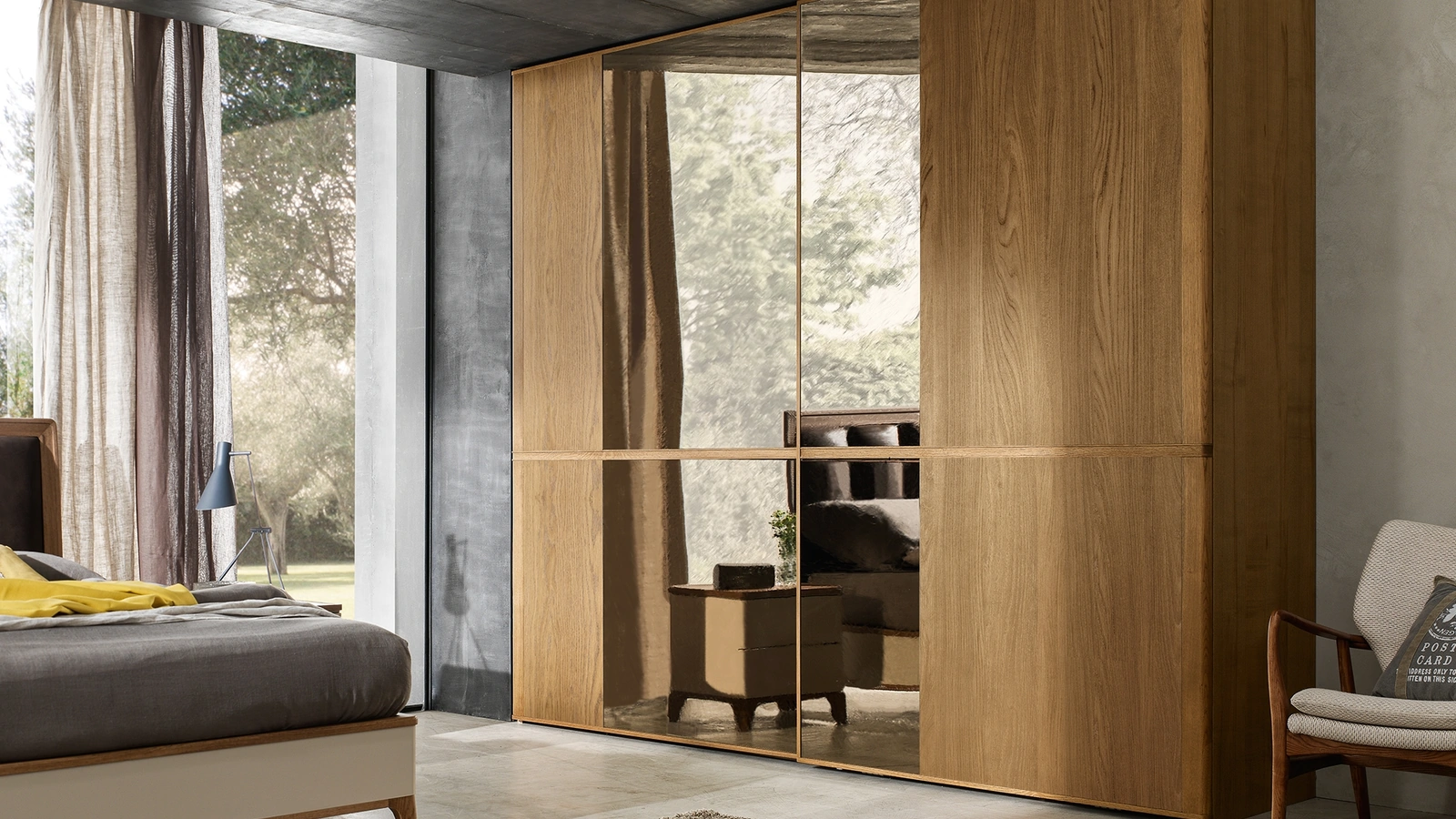 Armadio con ante scorrevoli Brahman in legno di Rovere con specchi di Le Fablier