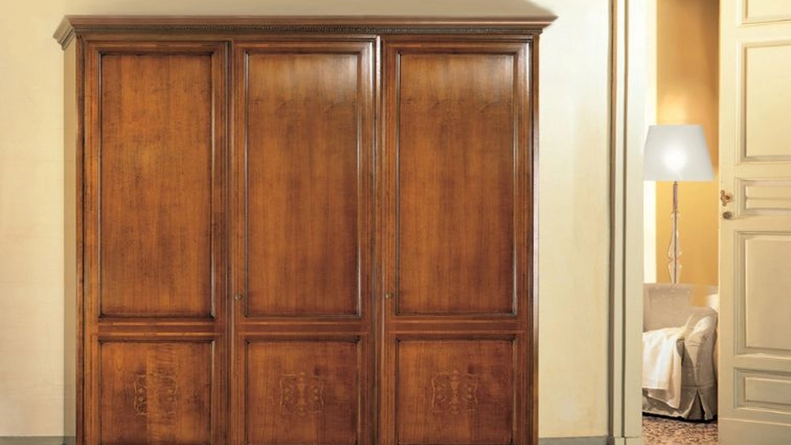 Armadio in legno con ante battenti Girasole di Le Fablier