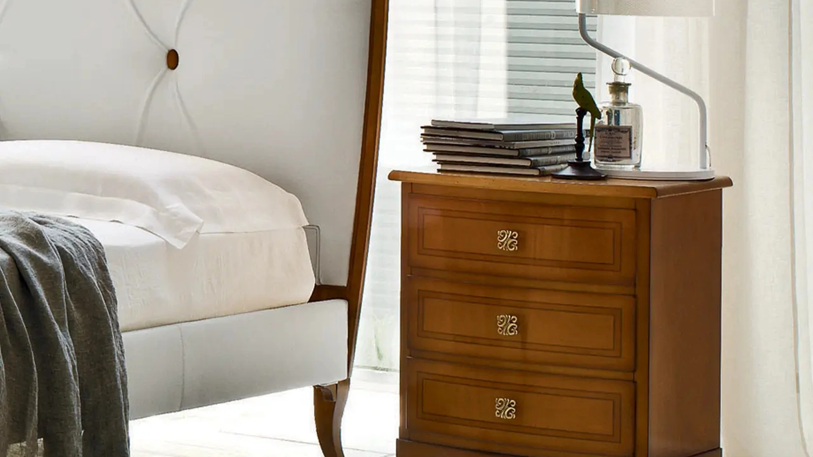 Comodino Cometa in legno di Tiglio di Le Fablier