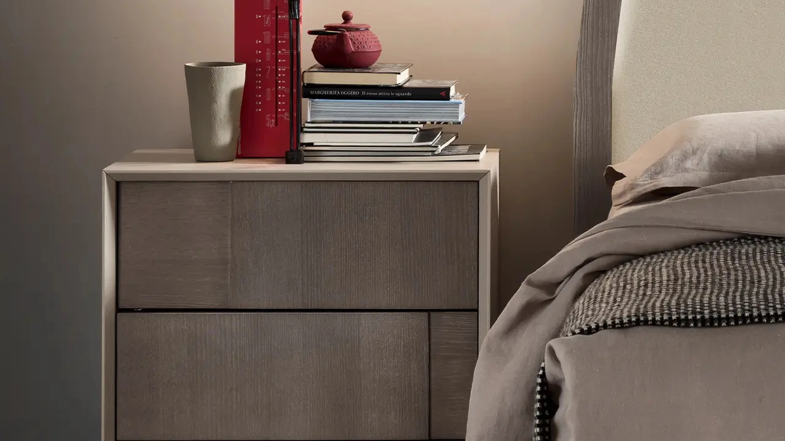 Comodino Curcuma in legno di Frassino di Le Fablier