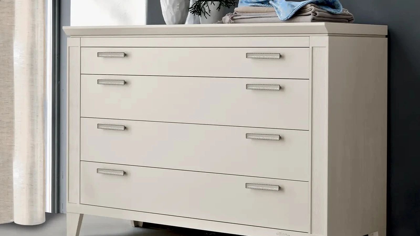 Comò Lauro in legno laccato di Le Fablier