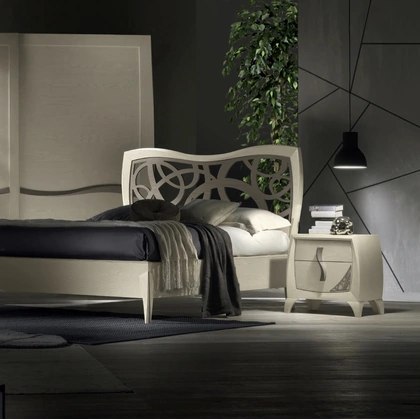 Comodino in legno con decoro traforato Moon Project IM8546 di Imba Srl