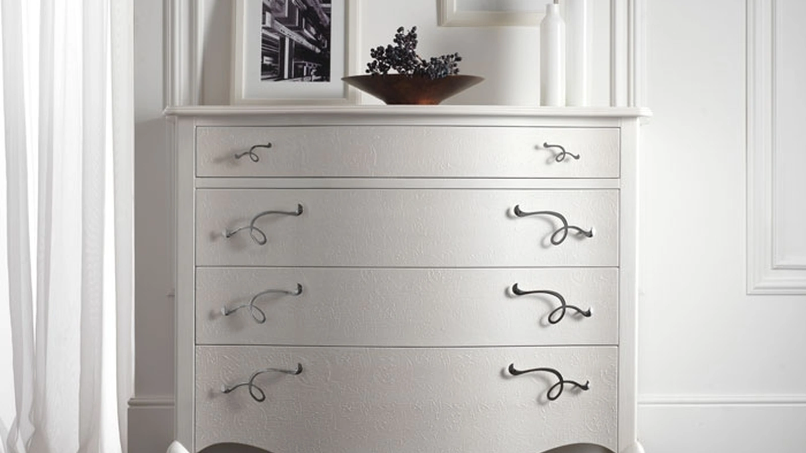 Comò Naxos in legno laccato di Florentiabed