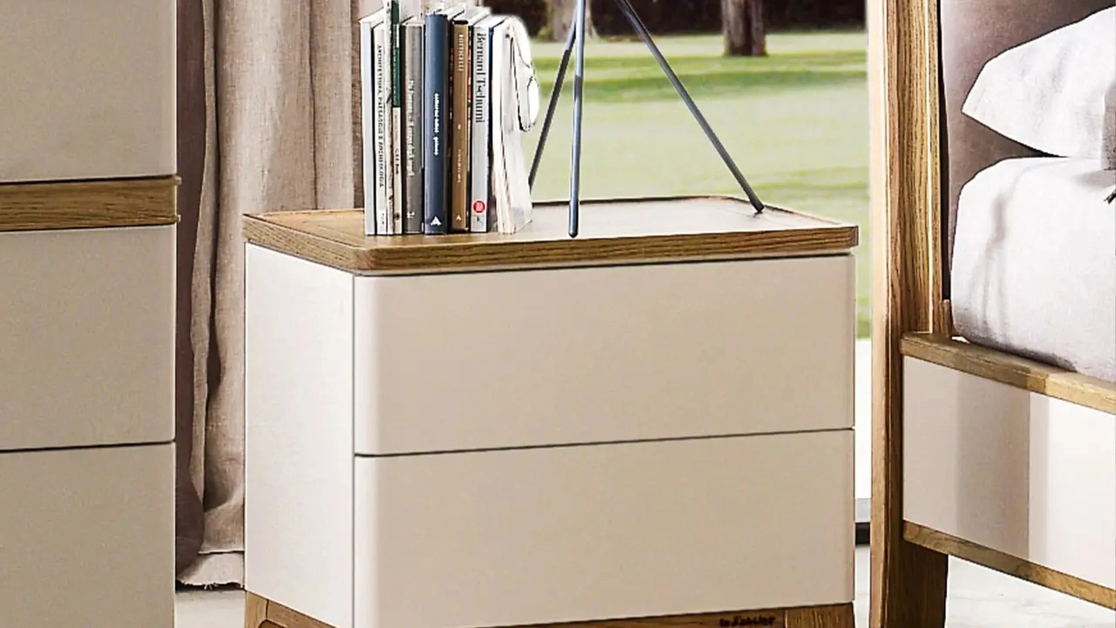 Comodino Samsara bicolore in laccato e Rovere di Le Fablier