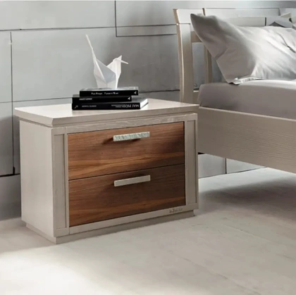 Comodino Viburno in Frassino spazzolato con cassetti in Noce Canaletto di Le Fablier