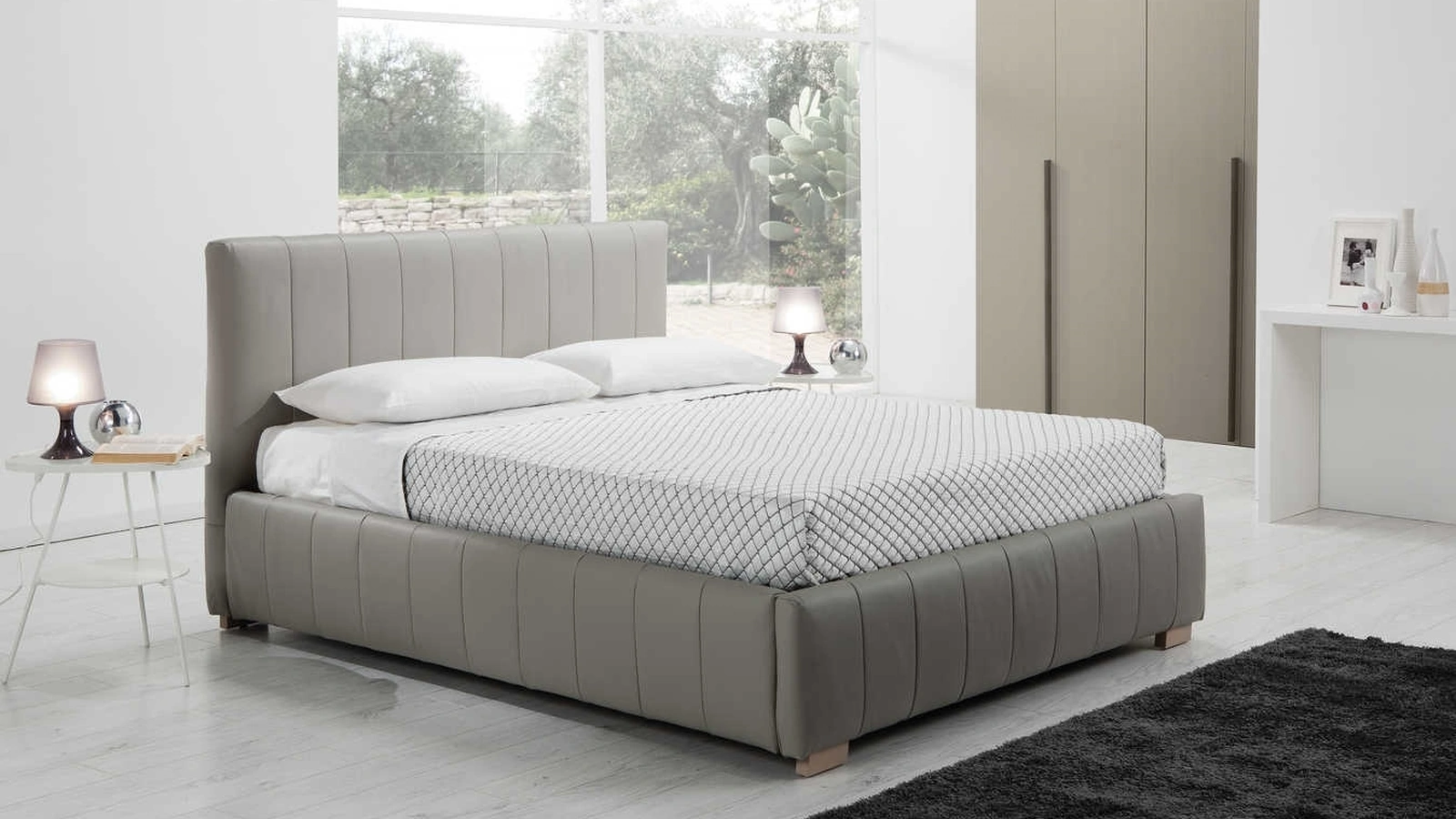 Letto in pelle trapuntata con testiera e con box contenitore Anna di Tancredi salotti