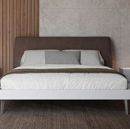 Letto Narciso in laccato opaco con testiera in ecopelle di Giessegi