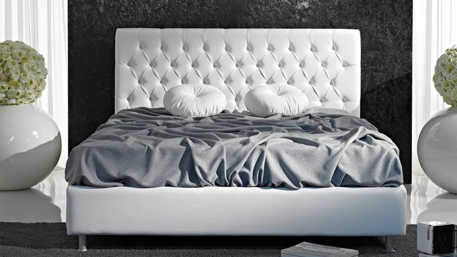 Letto matrimoniale con testiera in lavorazione capitonné Hidillio di Hoppla