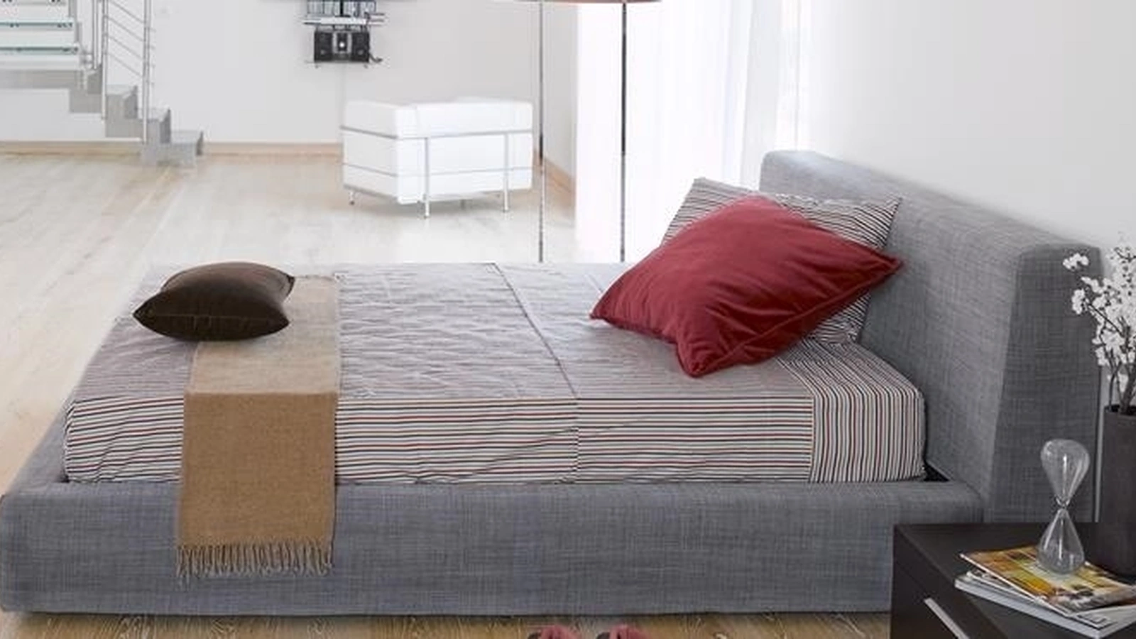 Letto in tessuto con testiera Dubai di Hoppla