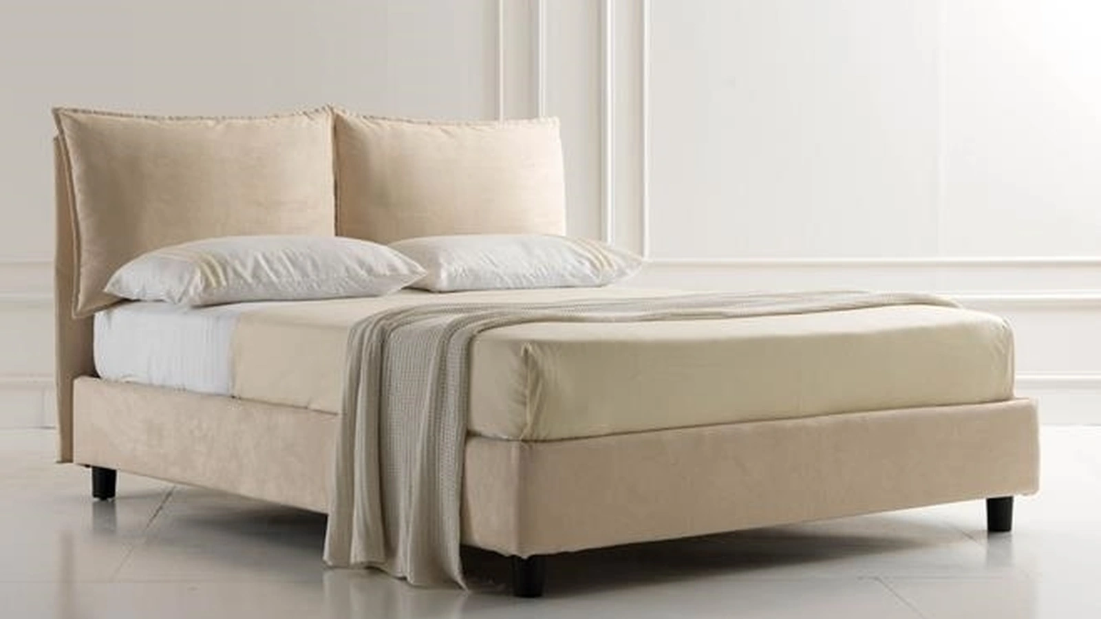 Letto in tessuto con testiera imbottita Mito di Hoppla