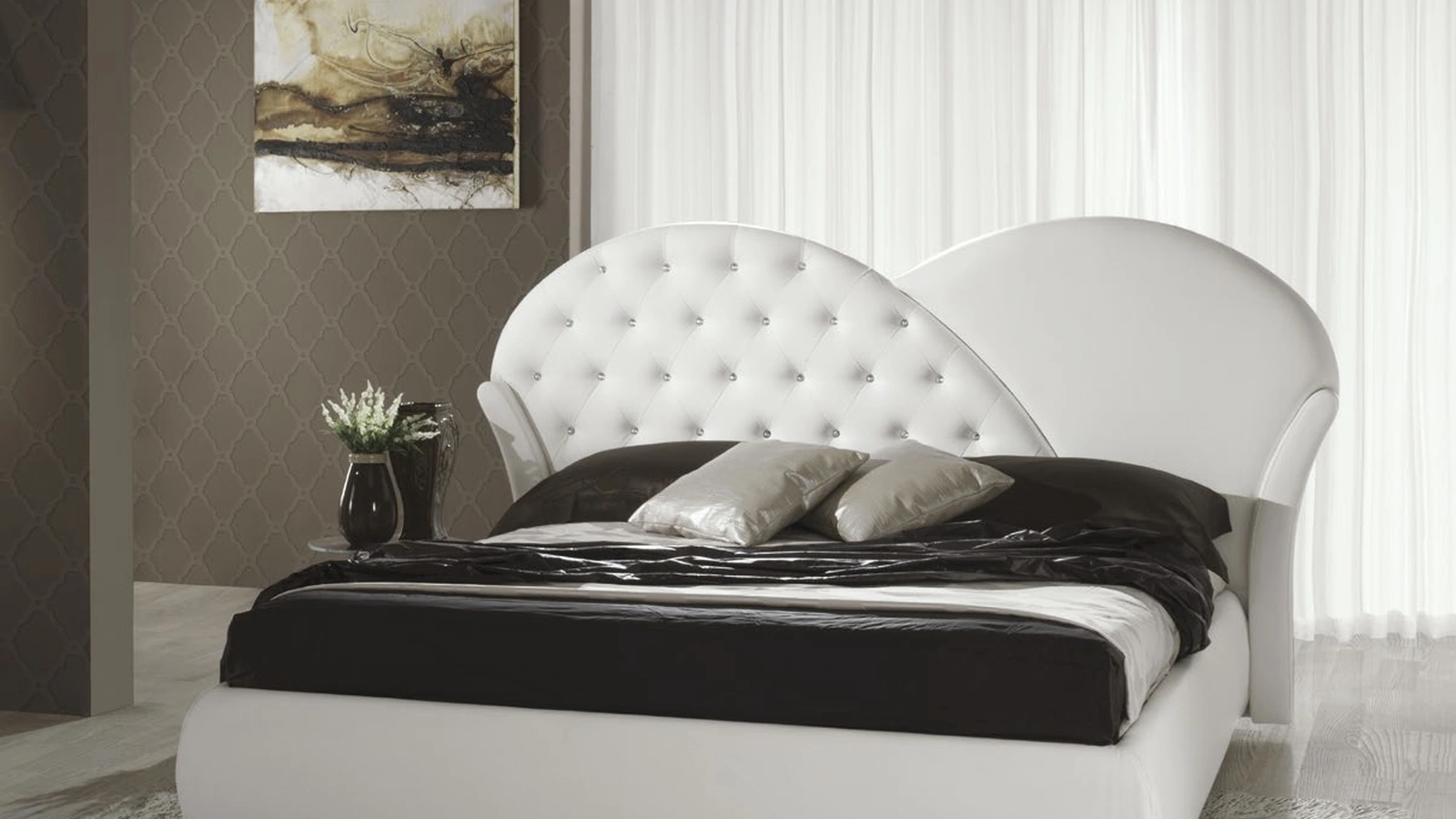 Letto classico in ecopelle con testiera trapuntata e contenitore Marubi di Imba Srl