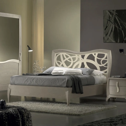 Letto in legno con testiera sagomata e traforata Moon Project IM8567 di Imba Srl