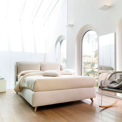 Letto in tessuto con testiera Hello di Noctis