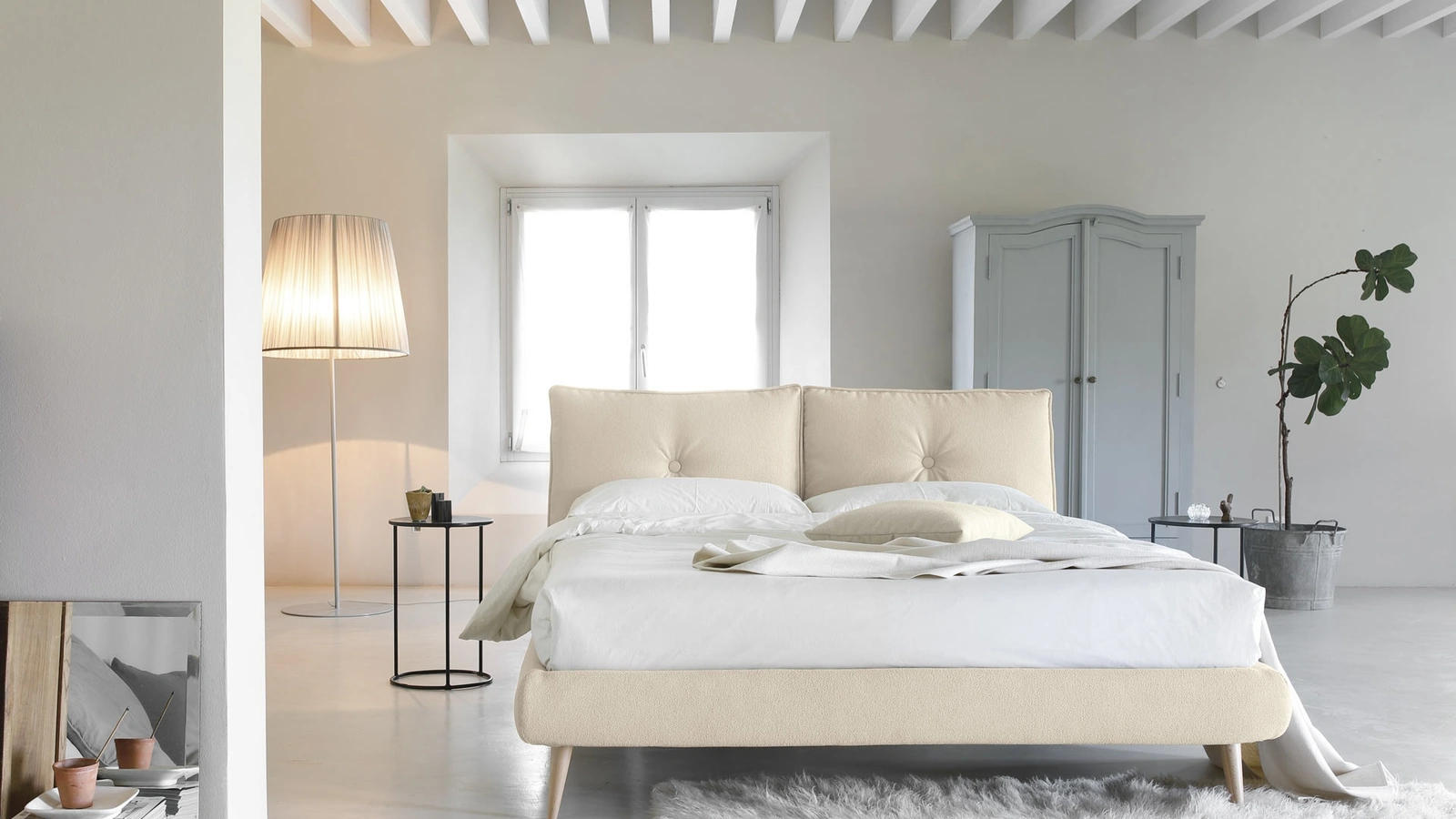 Letto matrimoniale imbottito con testiera So Lively di Noctis