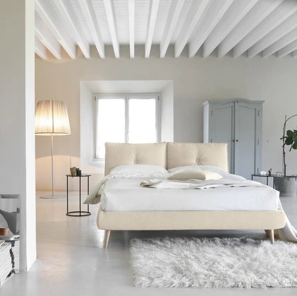 Letto matrimoniale imbottito con testiera So Lively di Noctis