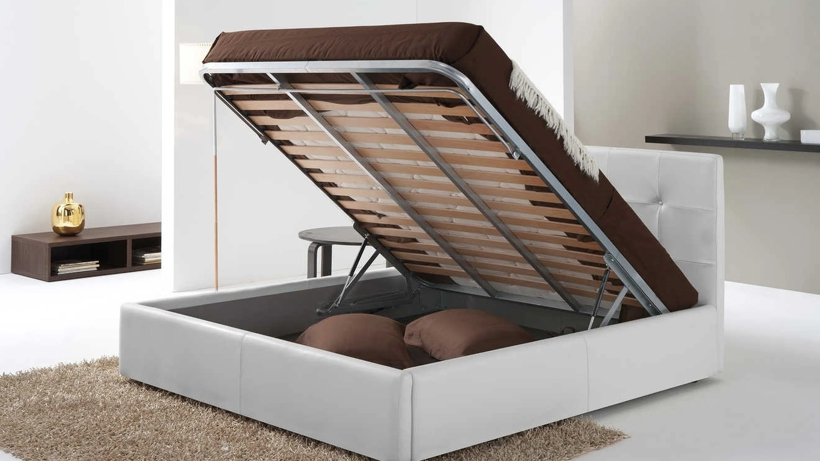 Letto in pelle con box contenitore Olbia di Tancredi salotti