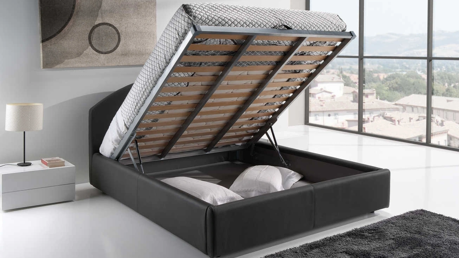 Letto in pelle con box contenitore Meteora di Tancredi salotti