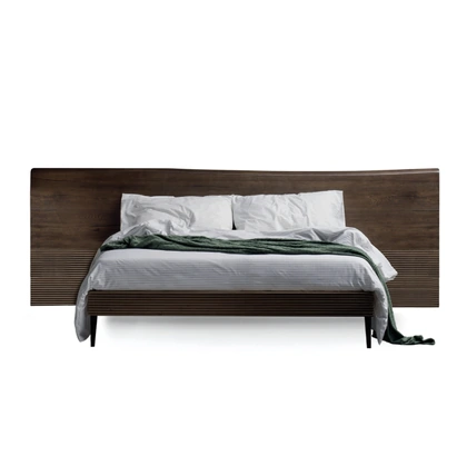 Letto Zen con testiera a terra di Devina Nais