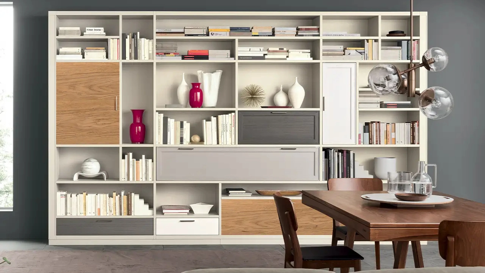 Libreria a muro in laccato opaco e legno Melograno composizione 89 di Le Fablier