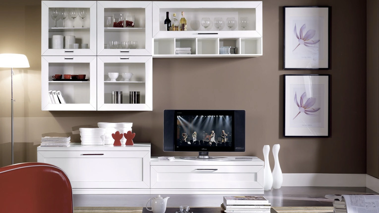 Parete Attrezzata Icon IM4425 in legno laccato Bianco con vetrine di Imba Srl