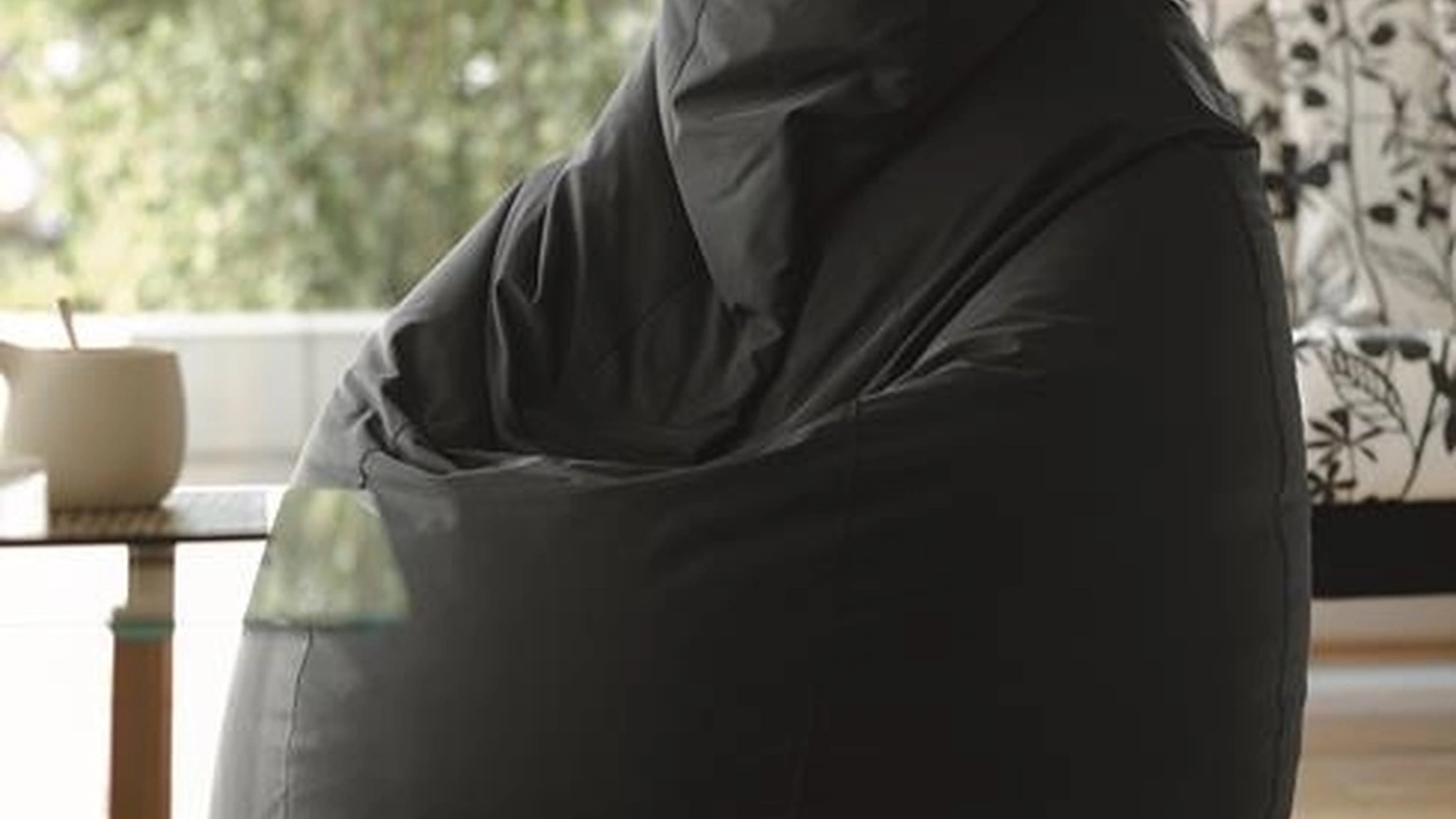 Poltrona con seduta ergonomica Sacco in tecnoraso di Hoppla