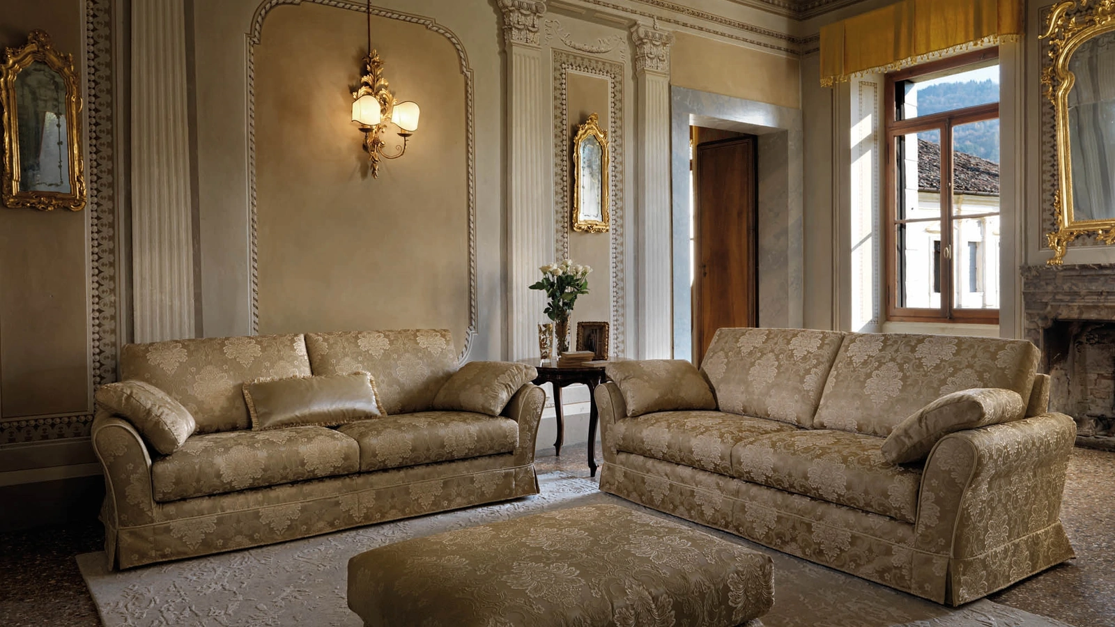 Divano classico lineare in tessuto Diva di Samoa