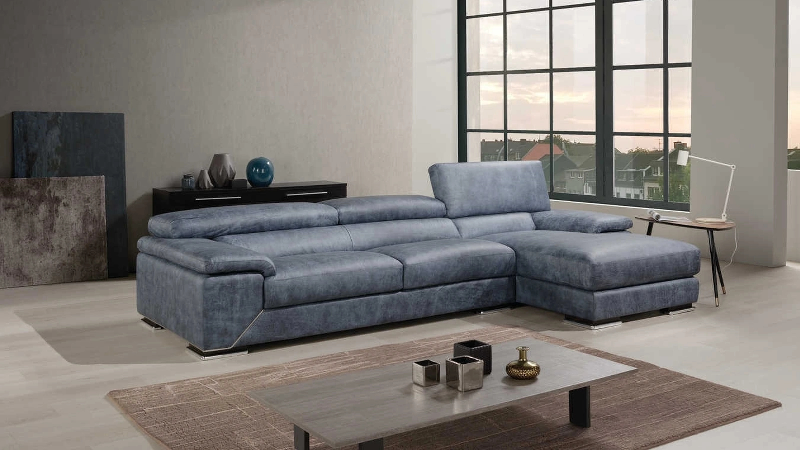 Divano in pelle con poggiatesta reclinabili e penisola Torino di Tancredi salotti