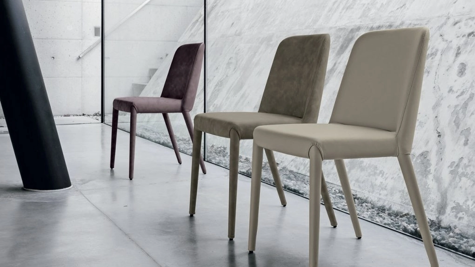 Sedia Betty rivestita in ecopelle di Tomasella