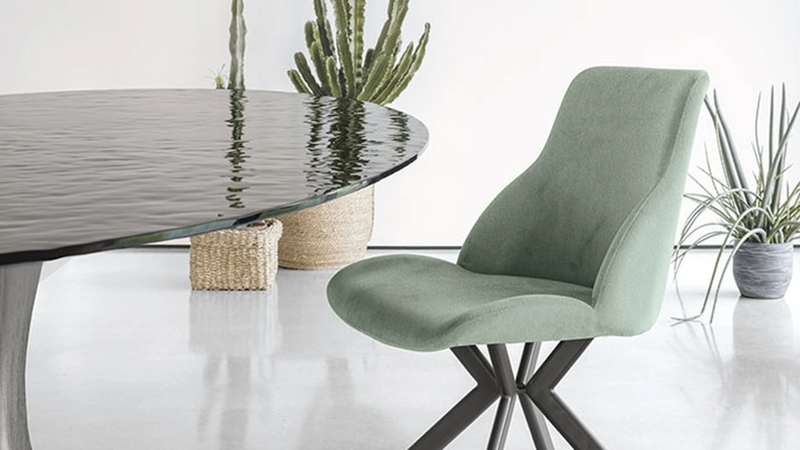 Sedia Brasilia con struttura in metallo e seduta in morbida microfibra effetto velluto di Target Point