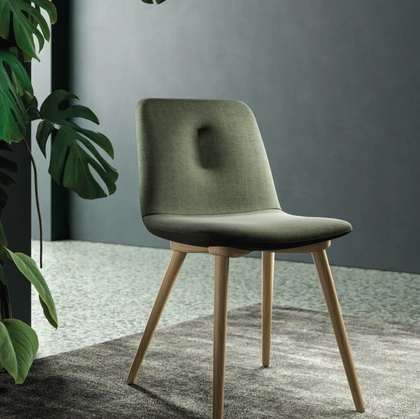 Sedia in tessuto con gambe in legno Gemma di Orme