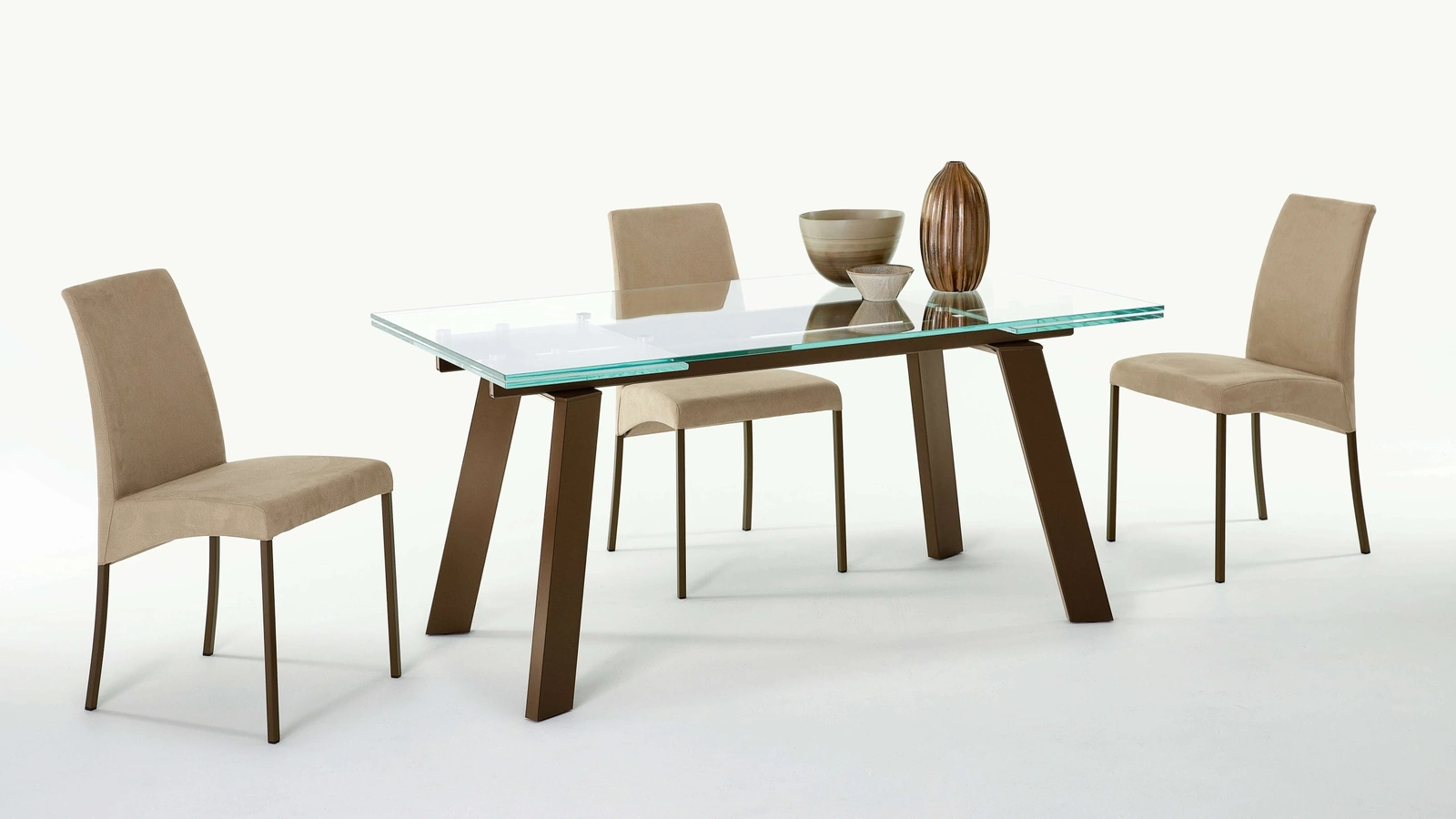 Sedia Elias in econabuk con struttura in acciaio laccato di Ingenia