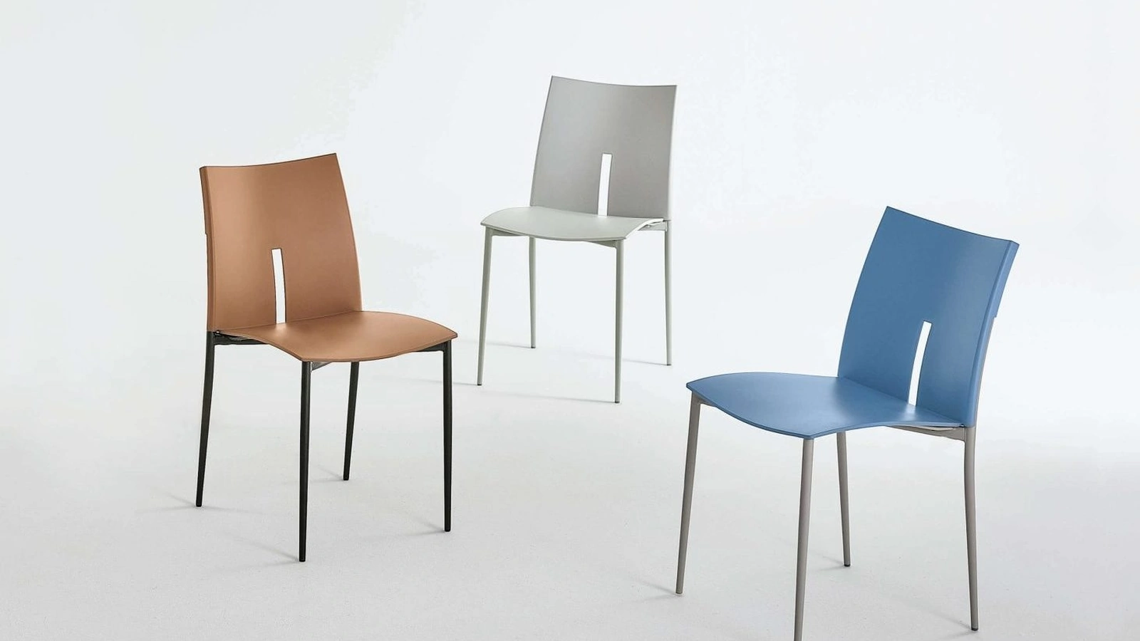 Sedia impilabile Lyra di Ingenia