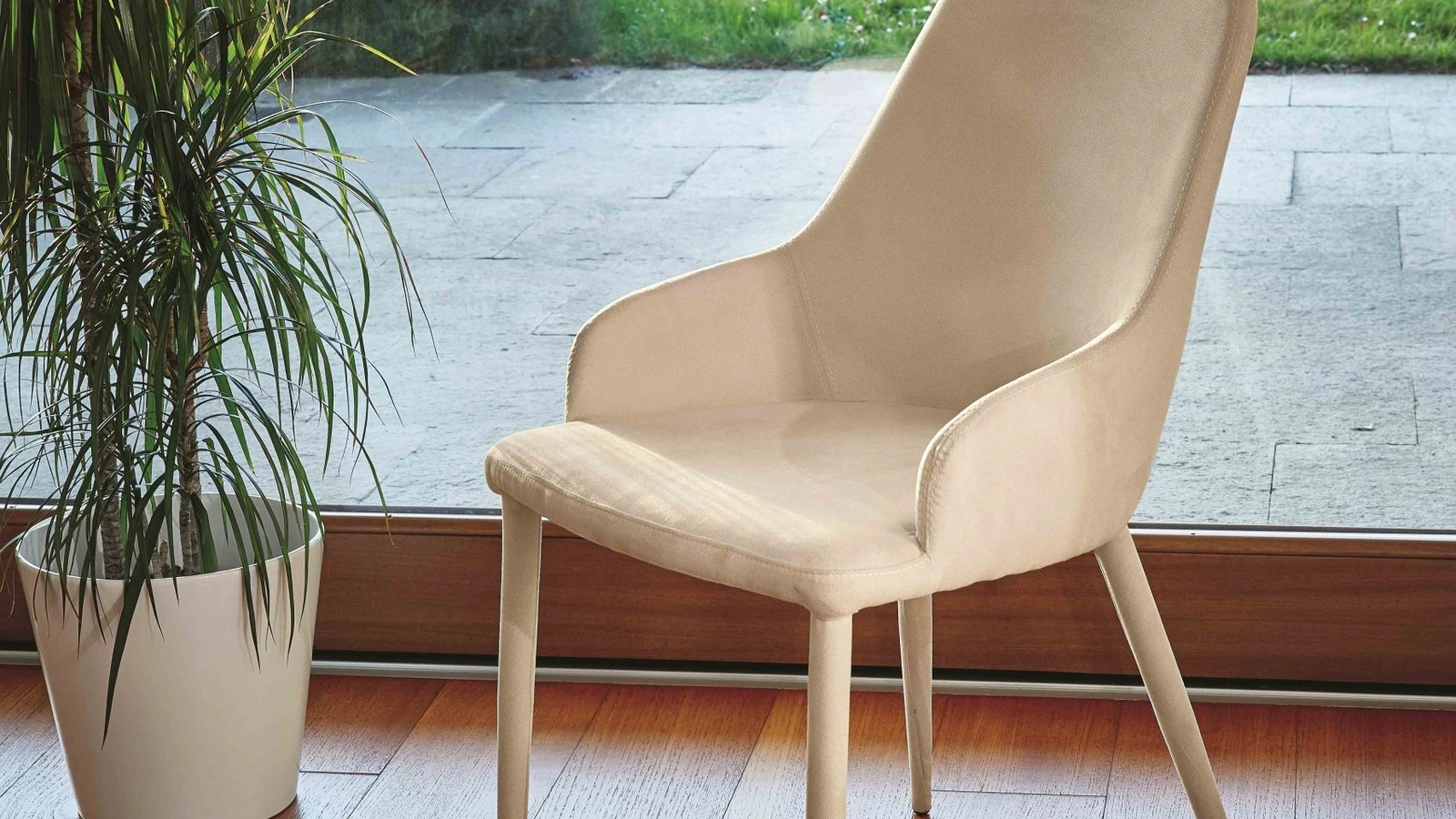 Sedia Matilda in econabuk di Ingenia