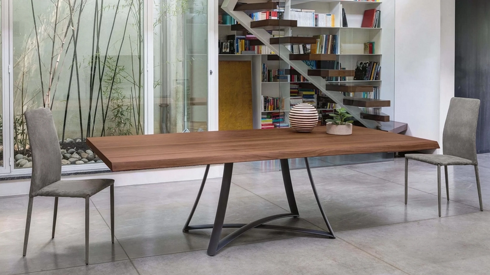 Sedia Renee in econabuk e struttura in acciaio di Ingenia