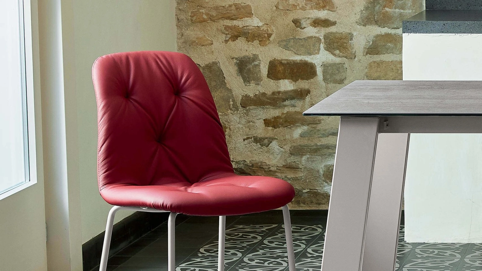 Sedia imbottita in ecopelle Spring di Ingenia