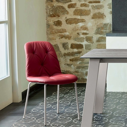 Sedia imbottita in ecopelle Spring di Ingenia