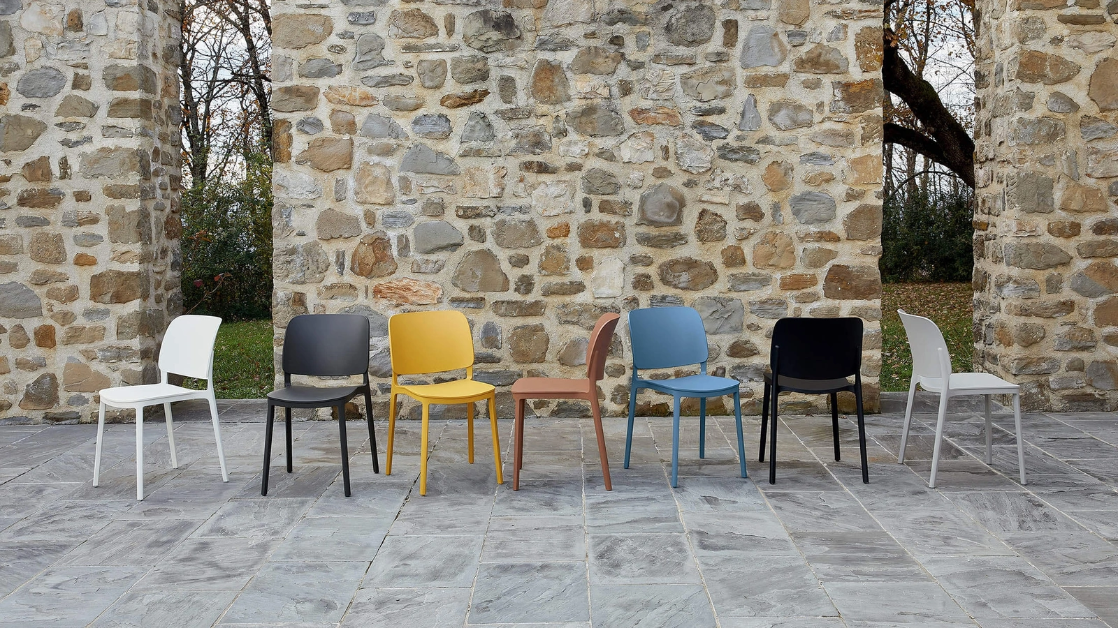 Sedia impilabile Keai di Ingenia