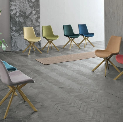 Sedia Malaga con struttura in metallo verniciato e seduta in morbida microfibra effetto velluto di Target Point