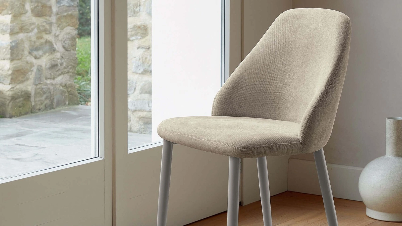 Sgabello Matilda in econabuk con struttura in acciaio di Ingenia