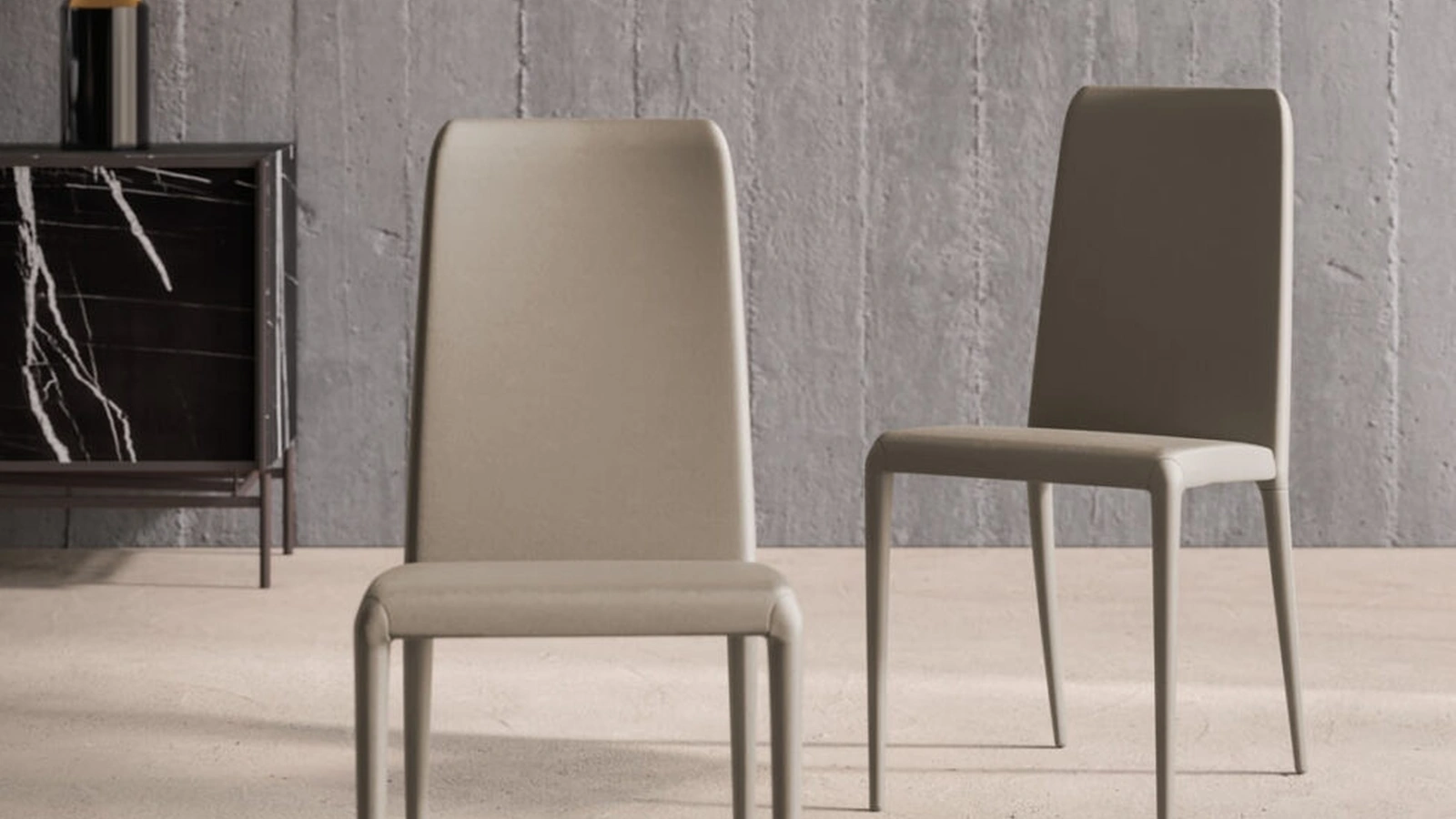 Sedia rivestita in ecopelle Minorca di Orme