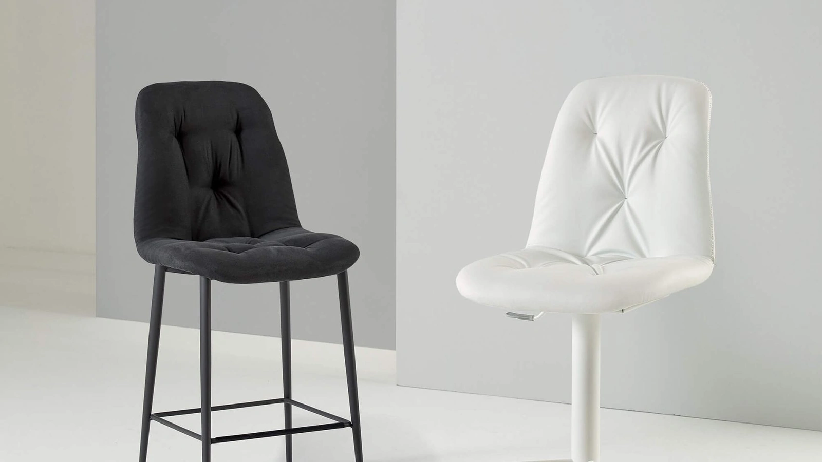 Sgabello Spring in ecopelle imbottita e base in acciaio di Ingenia