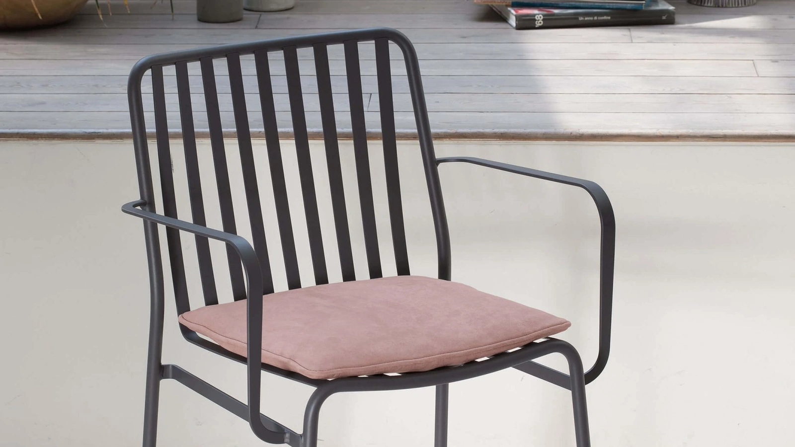 Sedia impilabile Street in acciaio laccato di Ingenia