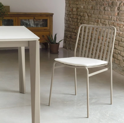 Sedia impilabile Street in acciaio laccato di Ingenia