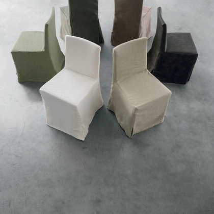 Sedia Tiffany con gonna in vari colori e tessuti di Tomasella