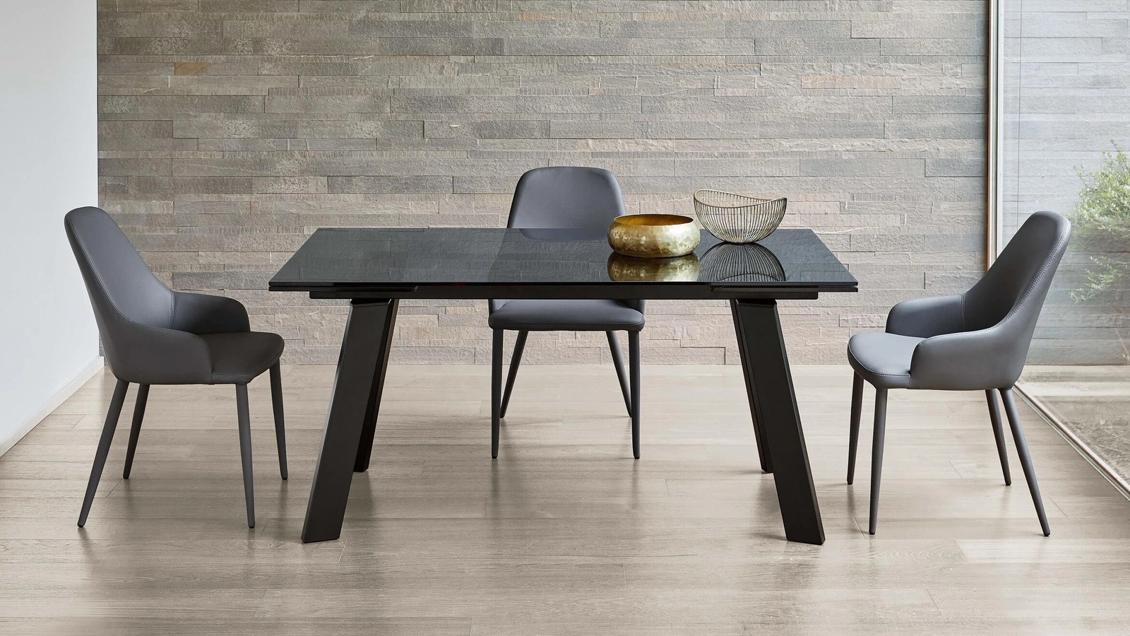 Tavolo allungabile Gulliver in cristallo con struttura in alluminio e acciaio di Ingenia