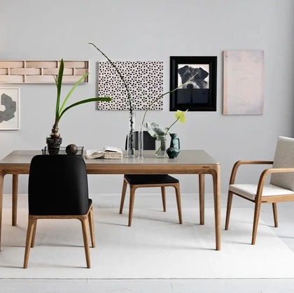 Tavolo allungabile Ekanta in legno con top laccato opaco di Le Fablier