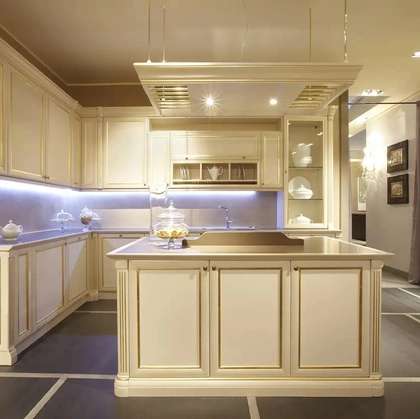 Cucina Classica con isola Le Gemme composizione 07 di Le Fablier